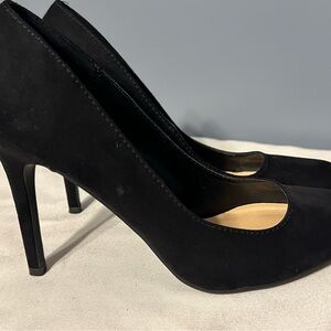 Lauren Conrad suede pumps